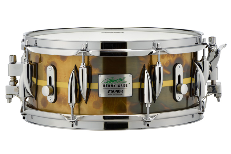 SSD 13"x5.75" BG SDB 2.0 Benny Greb Snare aged Brass shell 1.2 mm with laser-engraved inlay stripe, internal MonoRail damper (2), incl. soft and hard felt damper, Dual Glide strainer